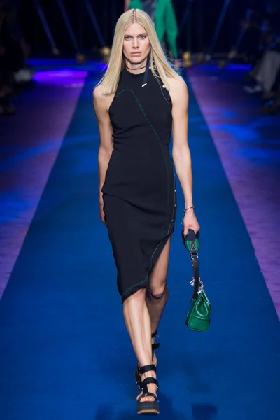Look 11